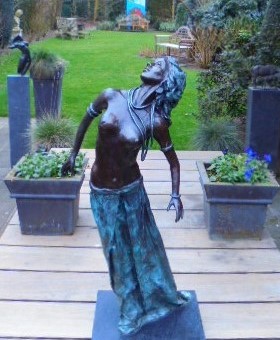 Verkocht.Houtkamp.Marianne Houtkamp.No.2. Danseres.
